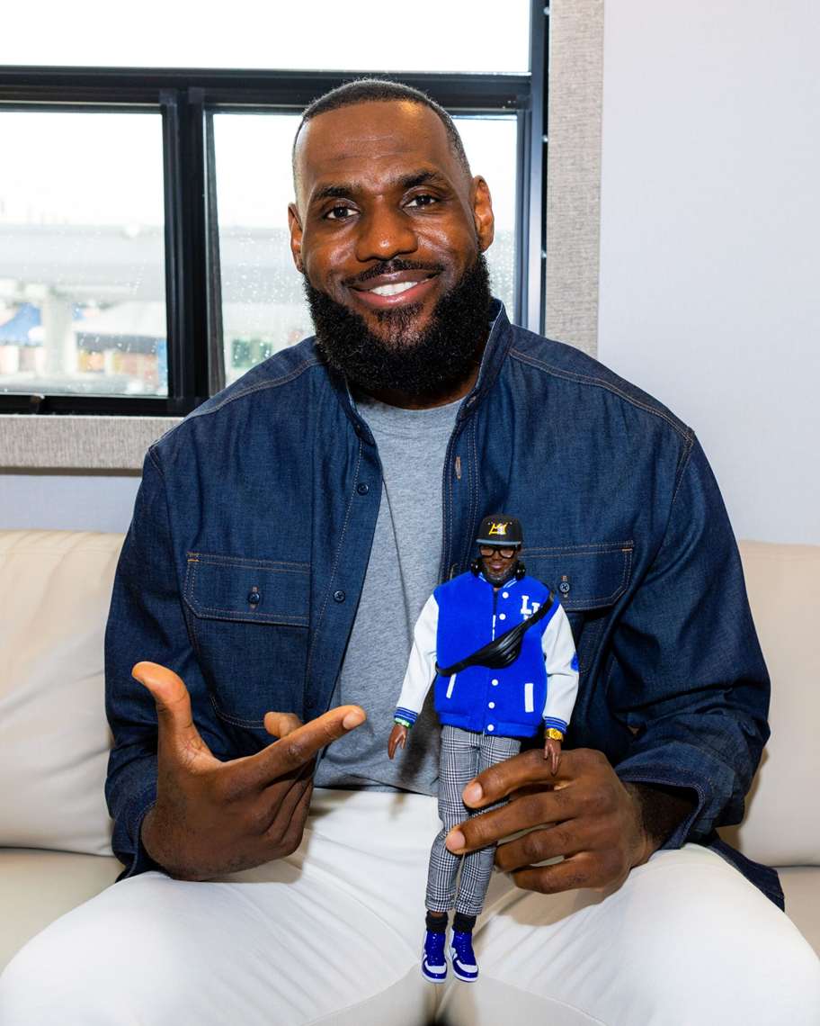 LeBron James, astro do basquete, é o primeiro homem real a se transformar em boneco Ken