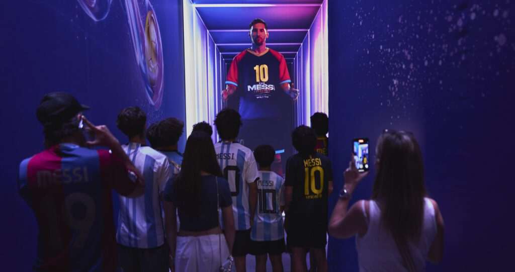“Poucas exposições se preocupam tanto com o lado humano e motivacional como a ‘The Messi Experience’. Mais do que uma homenagem ao jogador, vamos mostrar que os sonhos podem ser realizados com dedicação e perseverança”, destaca Bianco.
