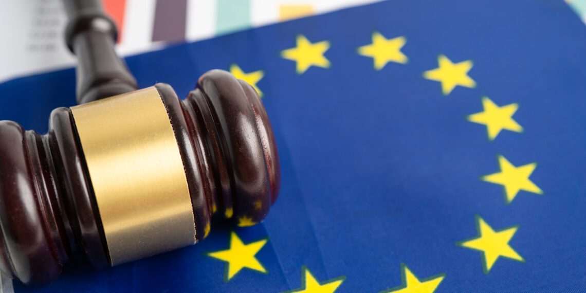 UE multa em € 700 milhões Apple e Meta em ação antitruste