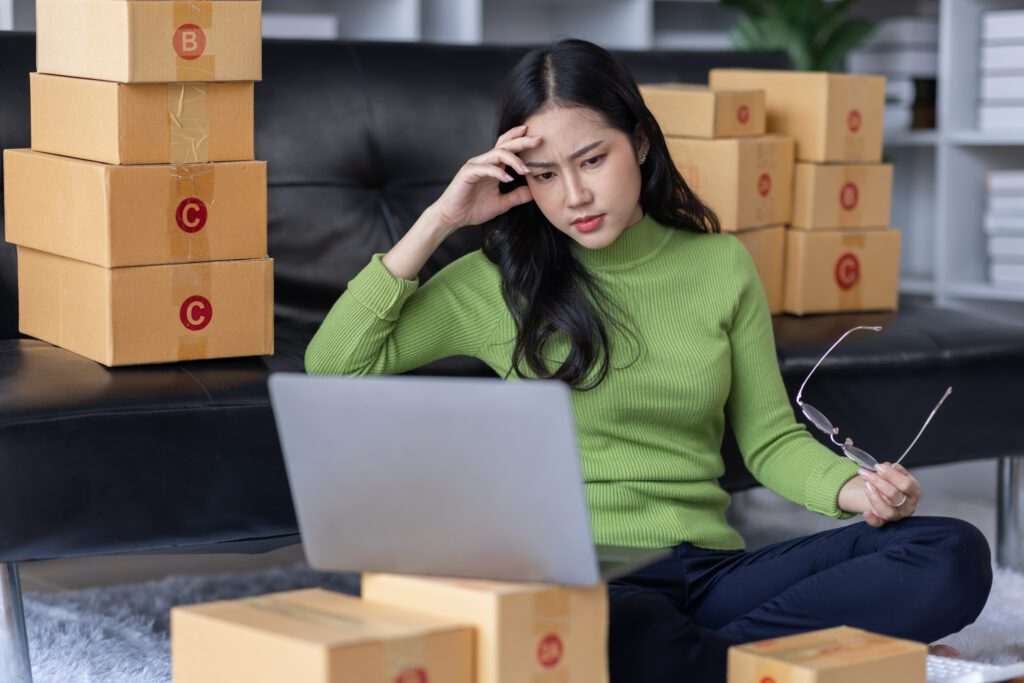 Varejo brasileiro recua 1,6% em março, puxado por queda de 12,9% no e-commerce