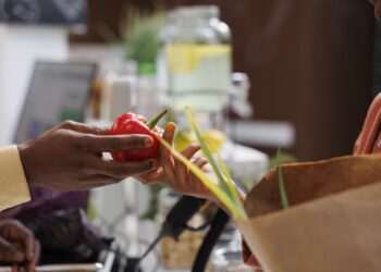 Mudanças climáticas afetam a produção, encarecem os alimentos e obrigam a indústria a se reformular