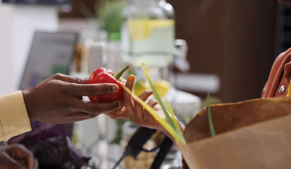 Mudanças climáticas afetam a produção, encarecem os alimentos e obrigam a indústria a se reformular