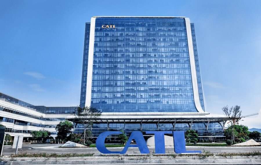 Gigante chinesa de baterias CATL dispara em estreia em Hong Kong, após maior IPO do ano