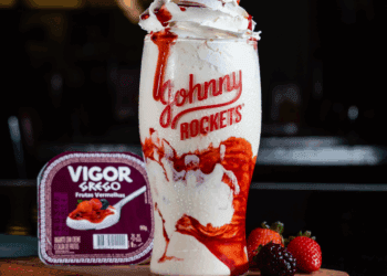 Com distribuição de milkshake grátis, Johnny Rockets lança releitura de iogurte da Vigor