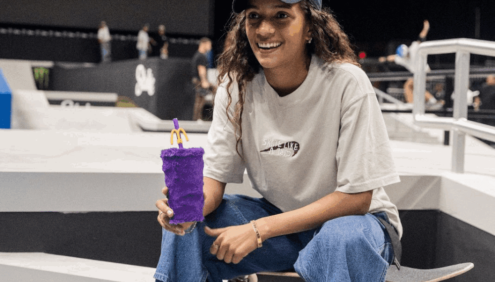 McDonald's relança Grimace em campanha protagonizada pela skatista Rayssa Leal