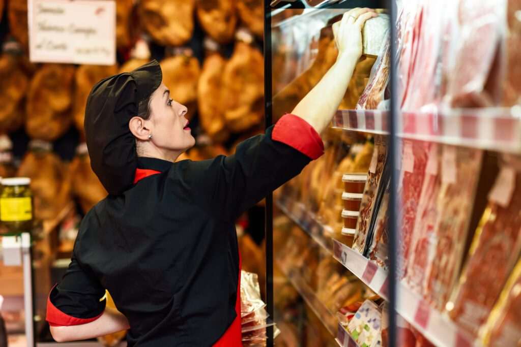 a exportação de carne de frango produzida pelo País está suspensa para 20 destinos