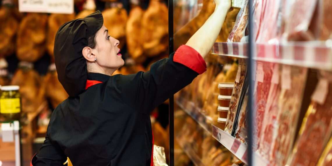 a exportação de carne de frango produzida pelo País está suspensa para 20 destinos