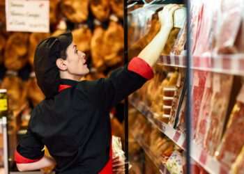 a exportação de carne de frango produzida pelo País está suspensa para 20 destinos