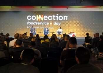 Em seu primeiro evento após retornar ao Brasil, CEO do Outback homenageia Peter Rodenbeck