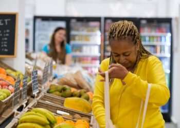 Consumo nos lares brasileiros cresce 1,25% em abril frente a março, mostra Abras