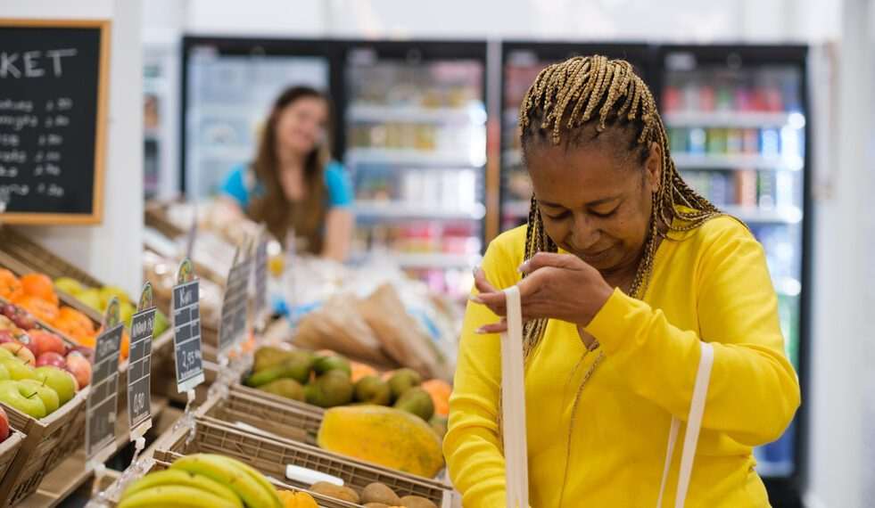 Consumo nos lares brasileiros cresce 1,25% em abril frente a março, mostra Abras