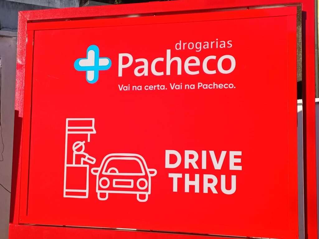 Drogarias Pacheco inaugura primeira unidade com sistema de drive-thru