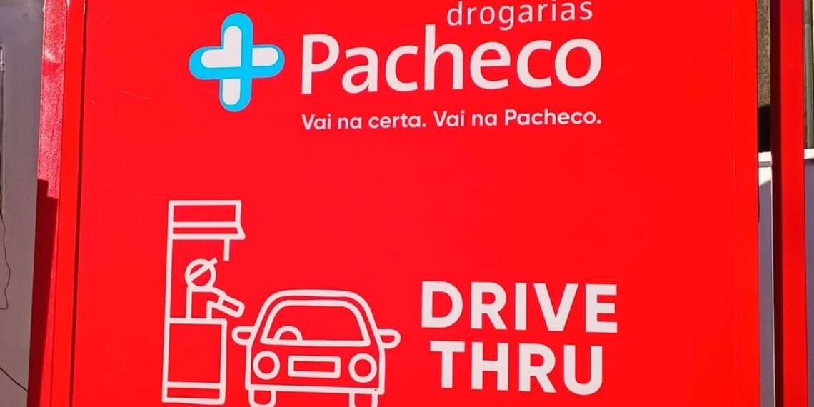 Drogarias Pacheco inaugura primeira unidade com sistema de drive-thru