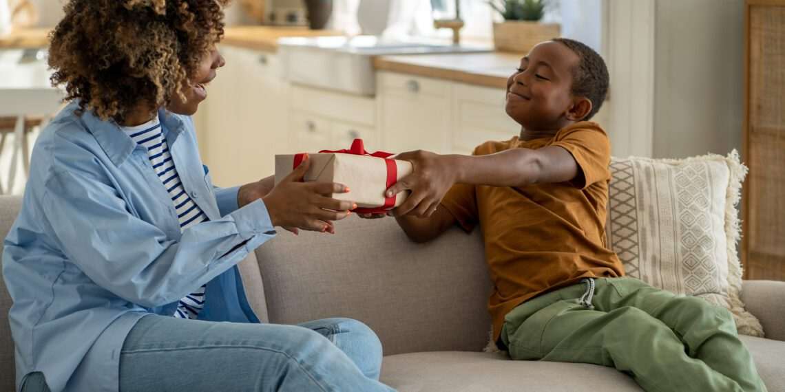 Dia das Mães: gasto médio com presente deve ser de R$ 298, diz Sebrae