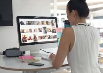 Durante anos o varejo discutiu o omnichannel quase sempre como sinônimo de digitalizar a loja física. Porém, pouco se falou sobre o movimento inverso: levar para a loja online a empatia, a experiência e a inspiração que tornam a venda presencial tão especial.