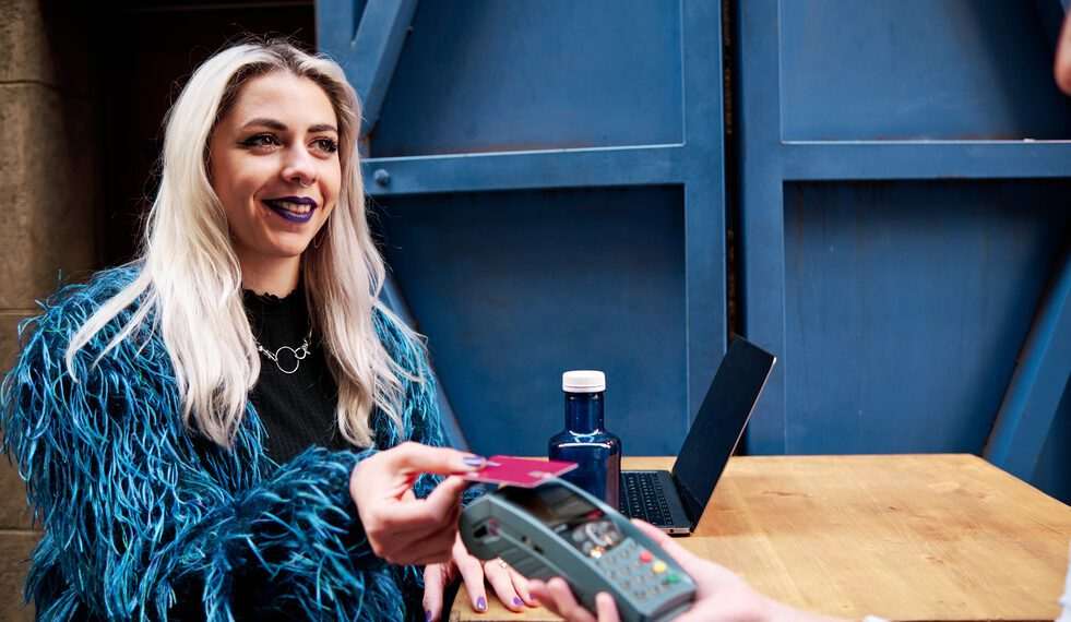 Visa e Stone levam "Click to Pay" a 2,8 milhões de estabelecimentos