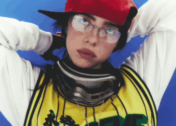 Galeries Lafayette recebe pop-up de Billie Eilish durante turnê na capital francesa