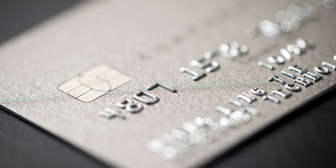 Juros do cartão de crédito sobem a 449,9% ao ano