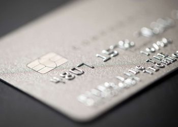 Juros do cartão de crédito sobem a 449,9% ao ano