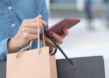 Estudo revela que 75% dos brasileiros usam apps para fazer compras no supermercado