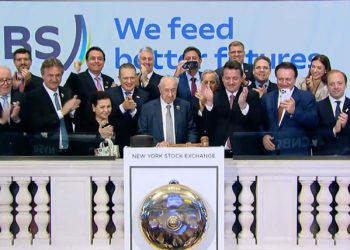 Zé Mineiro toca o sino e marca entrada da JBS na Bolsa de NY