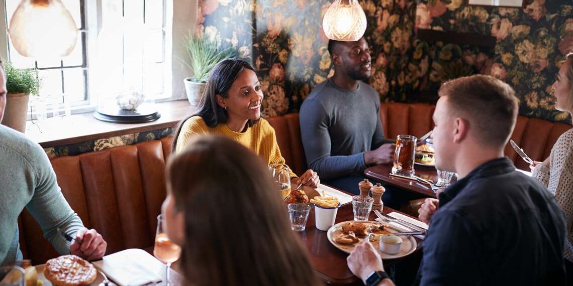 Comer fora ficou mais caro: preços das refeições fora do lar sobem 22,1% no 1º trimestre de 2025