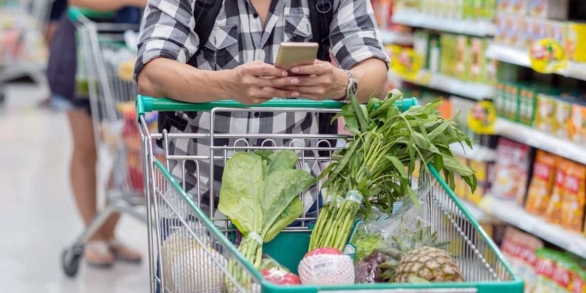 Estudo revela que 75% dos brasileiros usam apps para fazer compras no supermercado