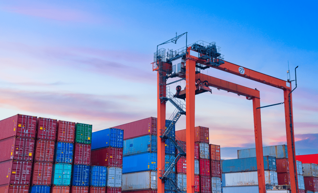 Tarifaço de Trump deve causar retração no PIB e queda de US$ 15 bi nas exportações