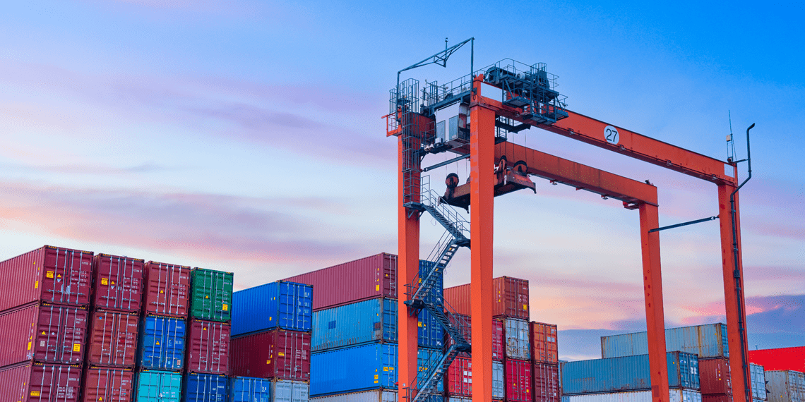 Tarifaço de Trump deve causar retração no PIB e queda de US$ 15 bi nas exportações