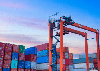 Tarifaço de Trump deve causar retração no PIB e queda de US$ 15 bi nas exportações