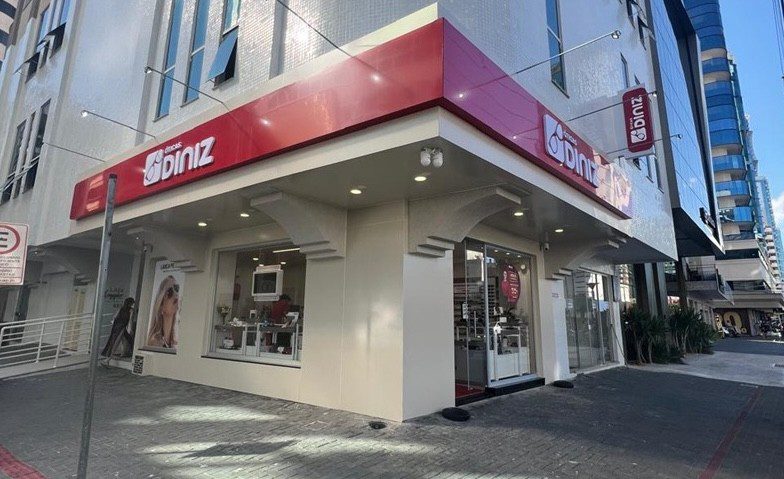 Óticas Diniz lançam modelo de franquia compacta para cidades menores