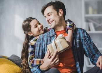 Maioria dos brasileiros planeja gastar até R$ 250 no Dia dos Pais, aponta pesquisa