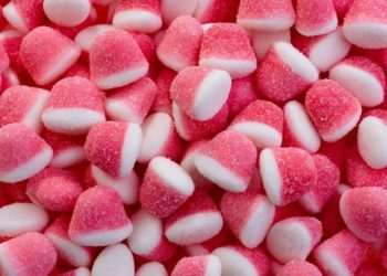 Solteiros terão Beijos de Morango da Fini neste 15 de agosto