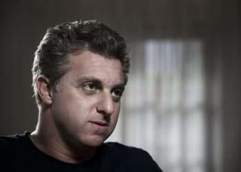 Luciano Huck diz que quer sair de sua zona de conforto e contribuir para o debate