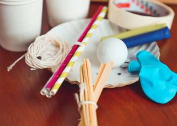 Dia das Crianças: shopping distribui kits para pais e filhos brincarem juntos