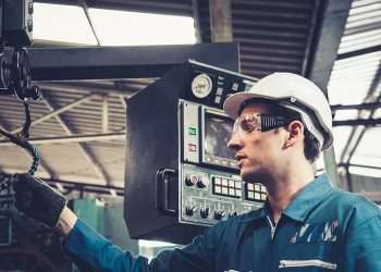 Confiança cresce em 22 de 30 setores industriais em novembro, diz CNI