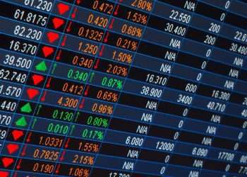 Dólar fecha estável após chegar a R$ 5,22; bolsa tem melhor nível desde agosto