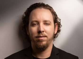 Ex-empacotador cria site com vagas de emprego para quem quer atuar no varejo