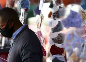 Empresários do Amazonas assinam termo para manter lojas abertas