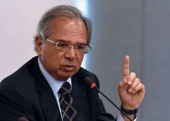 Ministro Paulo Guedes defende flexibilização da legislação trabalhista