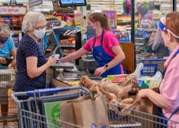 Americana Kroger eleva previsão de lucro, mesmo com baixa nas vendas online