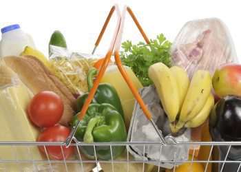 Puxada por alimentação e bebidas, inflação sobe em novembro e fica acima da meta