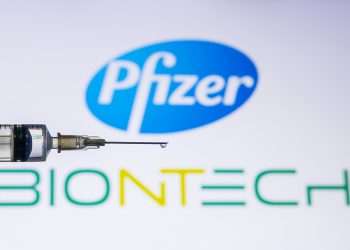 Campanha de vacinação para Covid-19 começa nos Estados Unidos