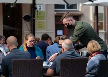 Seis a cada dez bares e restaurantes ainda não retornaram ao nível pré-pandemia