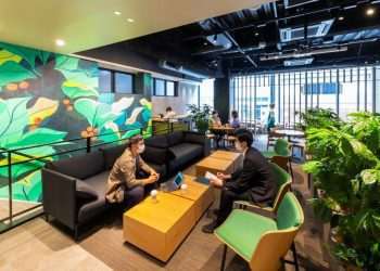 Starbucks aposta em misto de cafeterias e espaços de coworking no Japão