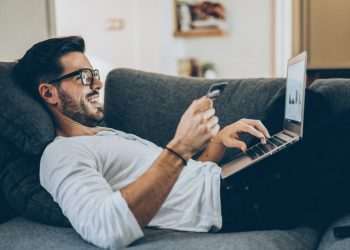 Pesquisa mostra que 47% dos brasileiros têm comprado mais online na pandemia