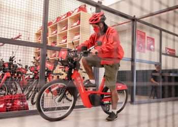 Projeto do iFood com bicicletas elétricas alcança o dobro de cadastros esperados