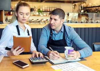 Novos fechamentos interrompem volta à ‘normalidade’, avaliam especialistas