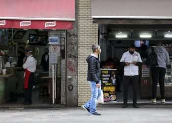 Comércio reabre em fase de transição em São Paulo
