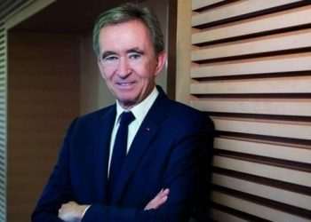 Dono da Louis Vuitton ultrapassa Bezos e se torna a pessoa mais rica do mundo